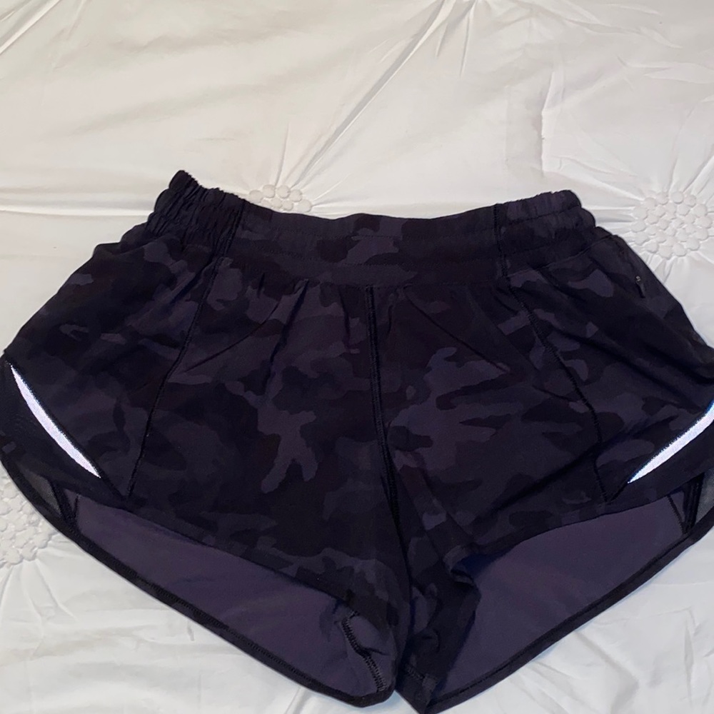 Lululemon Hotty Hot Shorts 2.5